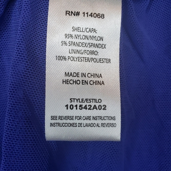 NWT Mesh Solid Print Ruched V-Neck‎ Top - Picture 5 of 9